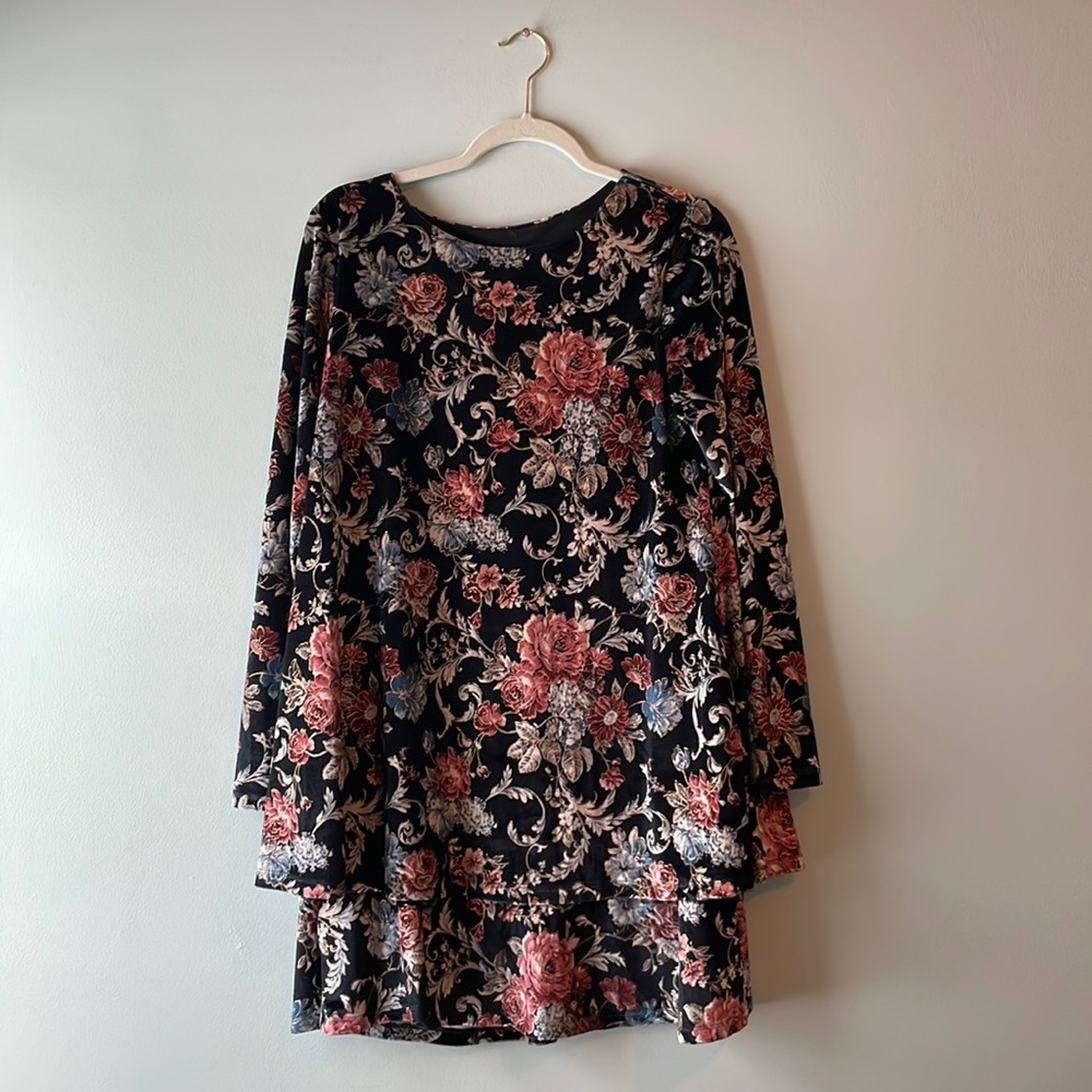 Long sleeve velvet printed flown dress